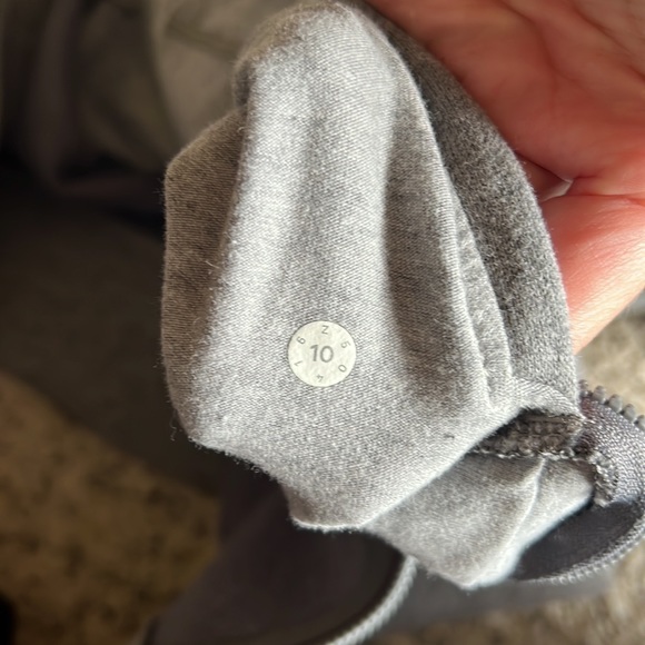 Lululemon Fleece Be True Gray Pullover- Size 10 - Picture 12 of 13